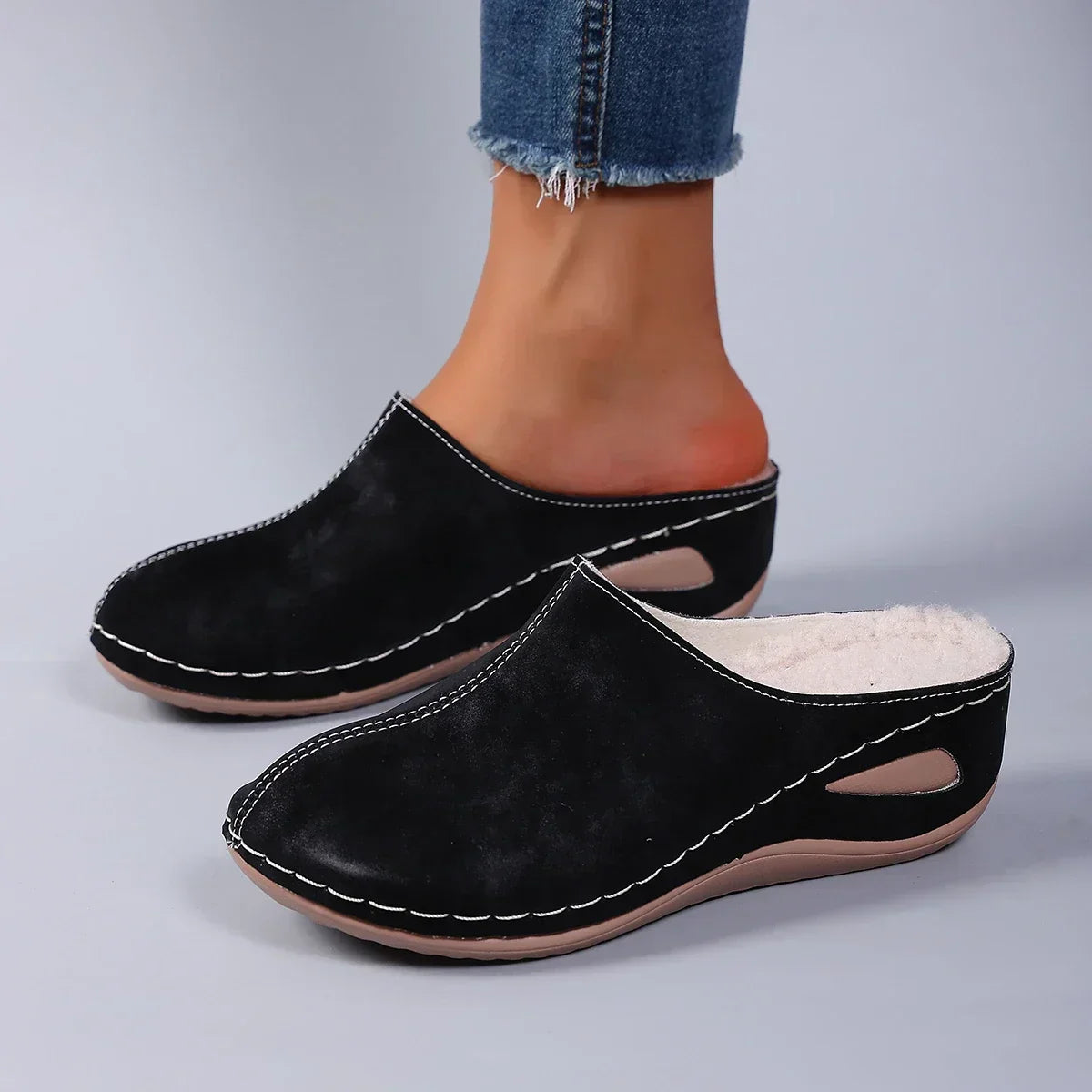 Orthopaedic Slippers with Daily Comfort and Timeless Home Style