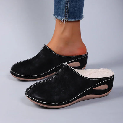 Orthopaedic Slippers with Daily Comfort and Timeless Home Style