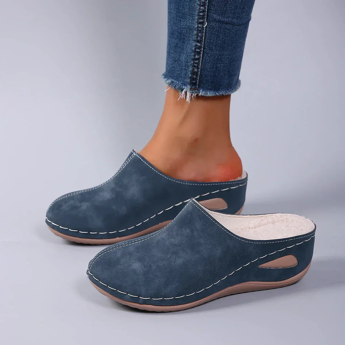 Orthopaedic Slippers with Daily Comfort and Timeless Home Style