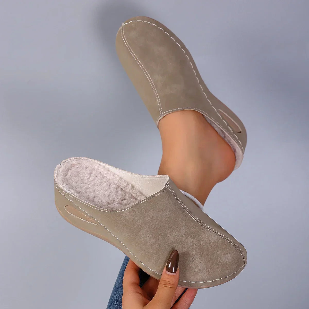 Orthopaedic Slippers with Daily Comfort and Timeless Home Style