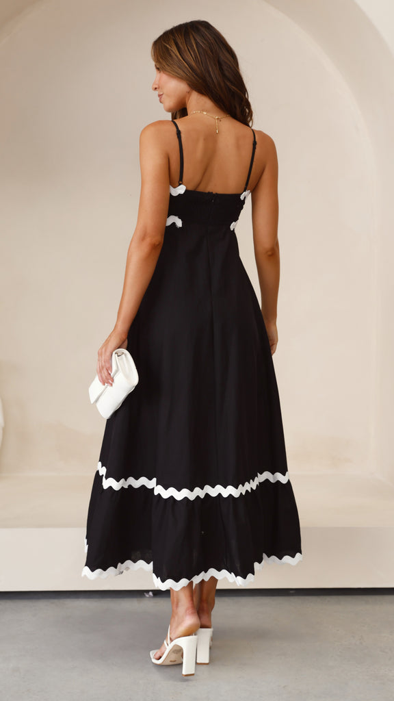 CLARA | LONG DRESS THAT HIGHLIGHTS SUMMER FEMININITY